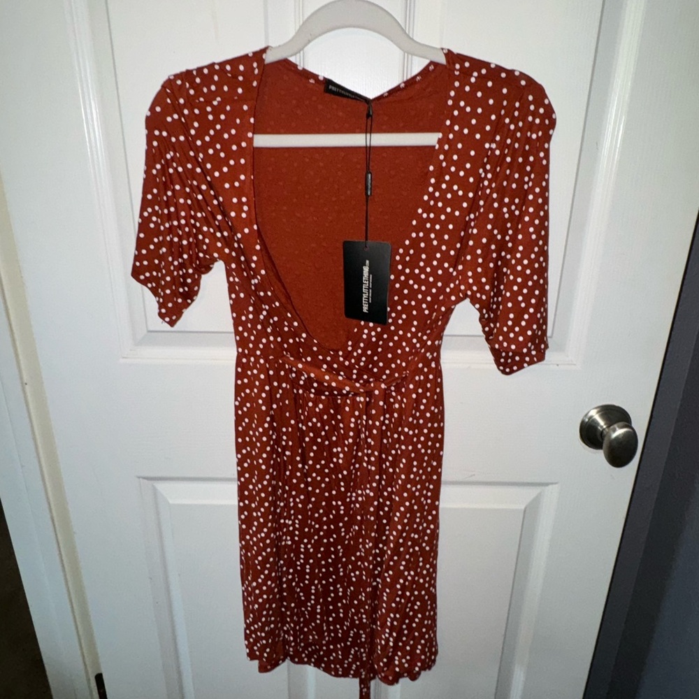 Pretty Little Thing burgundy/white dress
